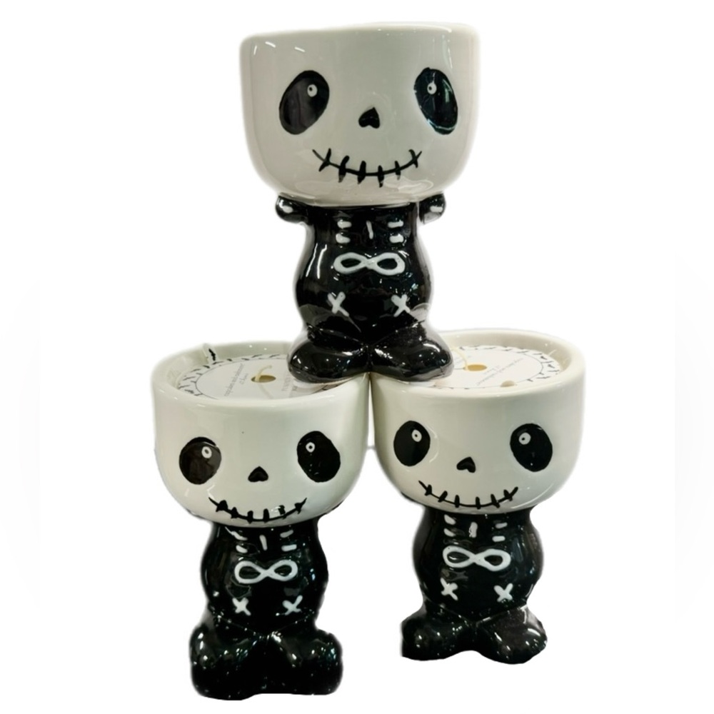 NEW Cupcakes & Cashmere "Pumpkin Patch" 5 oz. Halloween Candle - Picture 4 of 8